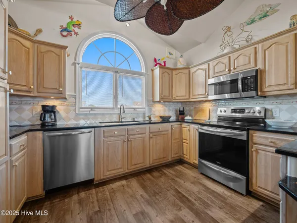 $2,590,000 | 3903 Ocean Drive, Emerald Isle, NC 28594