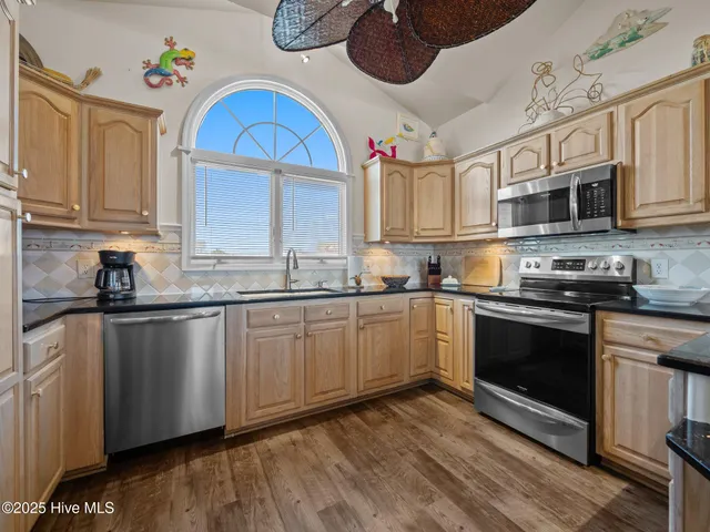 $2,685,000 | 3903 Ocean Drive, Emerald Isle, NC 28594