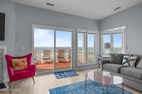 $2,590,000 | 3903 Ocean Drive, Emerald Isle, NC 28594