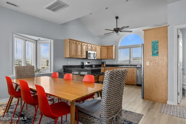 $2,590,000 | 3903 Ocean Drive, Emerald Isle, NC 28594