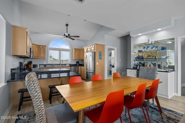 $2,590,000 | 3903 Ocean Drive, Emerald Isle, NC 28594