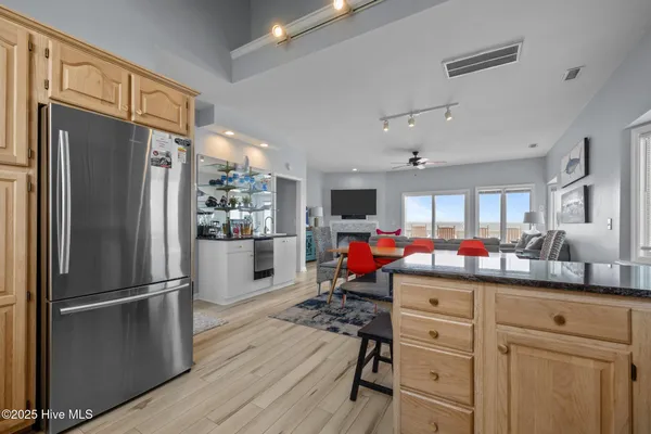 $2,590,000 | 3903 Ocean Drive, Emerald Isle, NC 28594