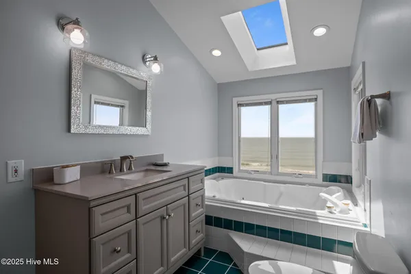 $2,590,000 | 3903 Ocean Drive, Emerald Isle, NC 28594