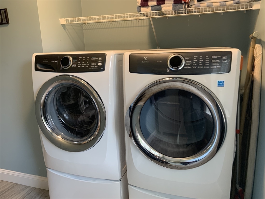 39 Davidson Road Charlton, MA 01507 - Photo 29 of 42 a utility room with dryer and washer