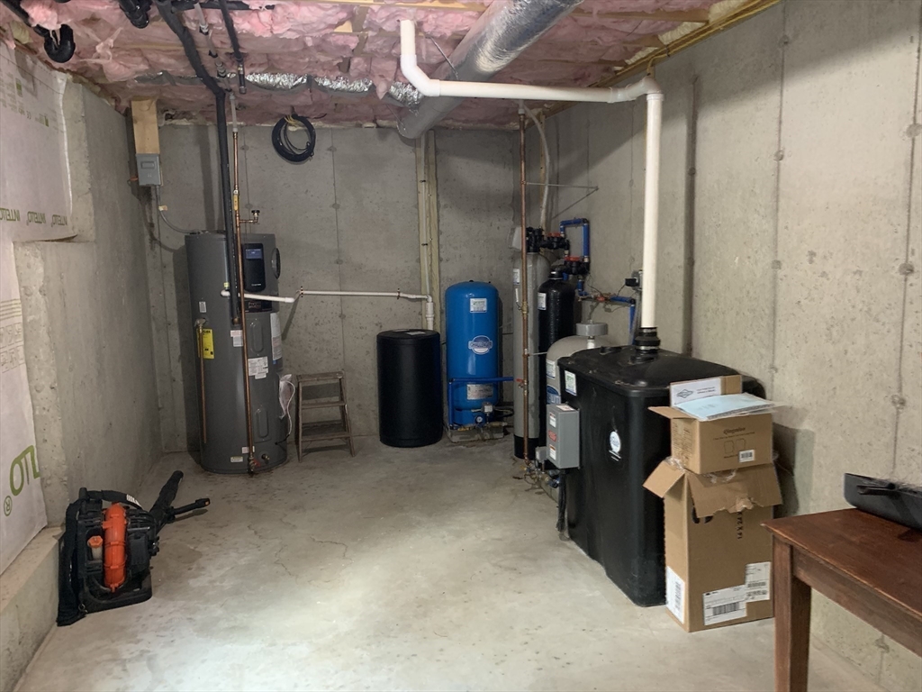 39 Davidson Road Charlton, MA 01507 - Photo 34 of 42 a room with gym equipment