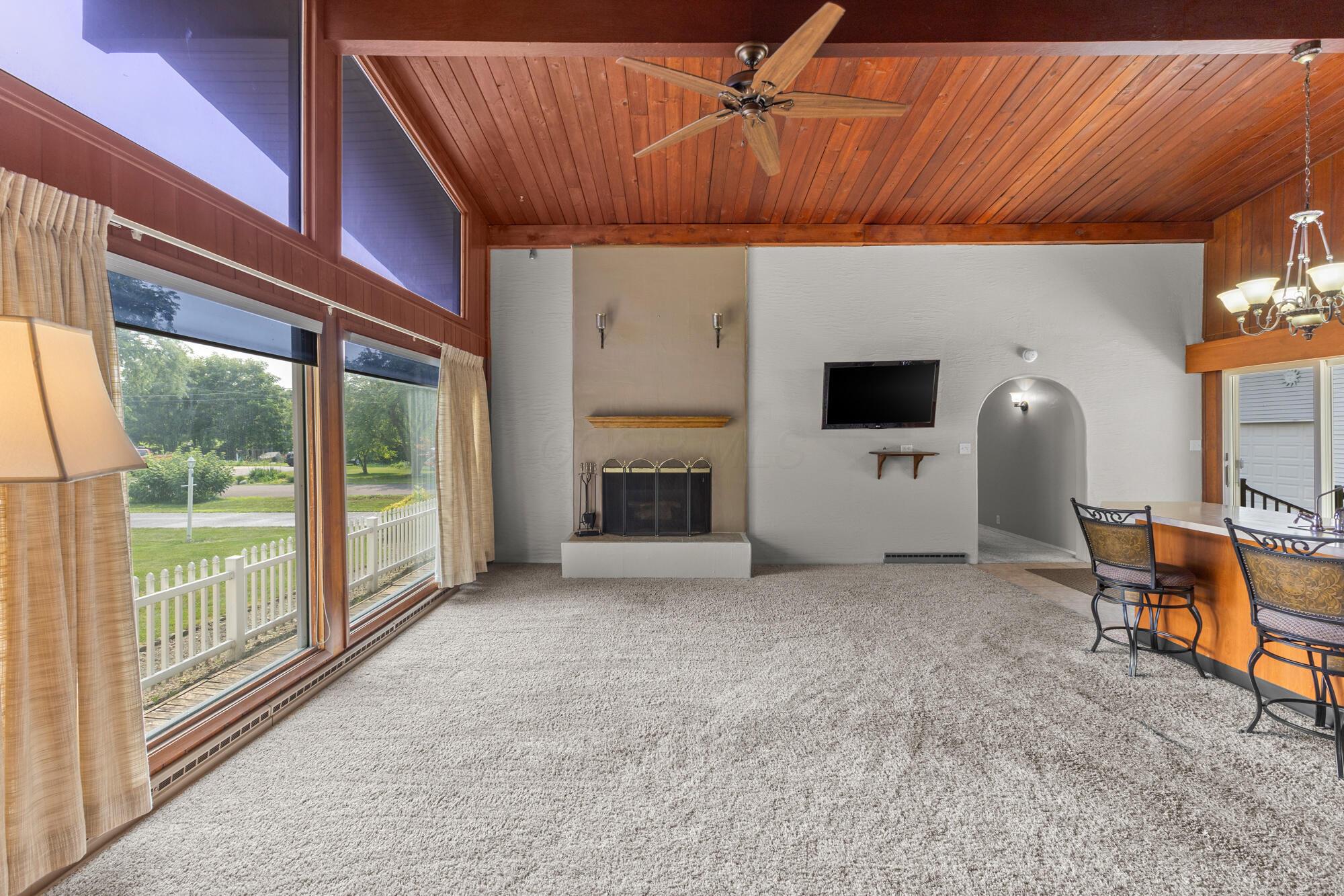 1120 Oakwood Road Marion, OH 43302 - Photo 4 of 57 Living Room