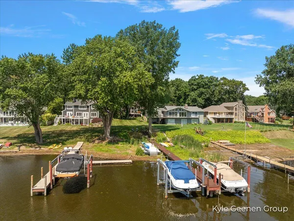 $925,000 | 46 Counts Cove Court, Holland, MI 49424