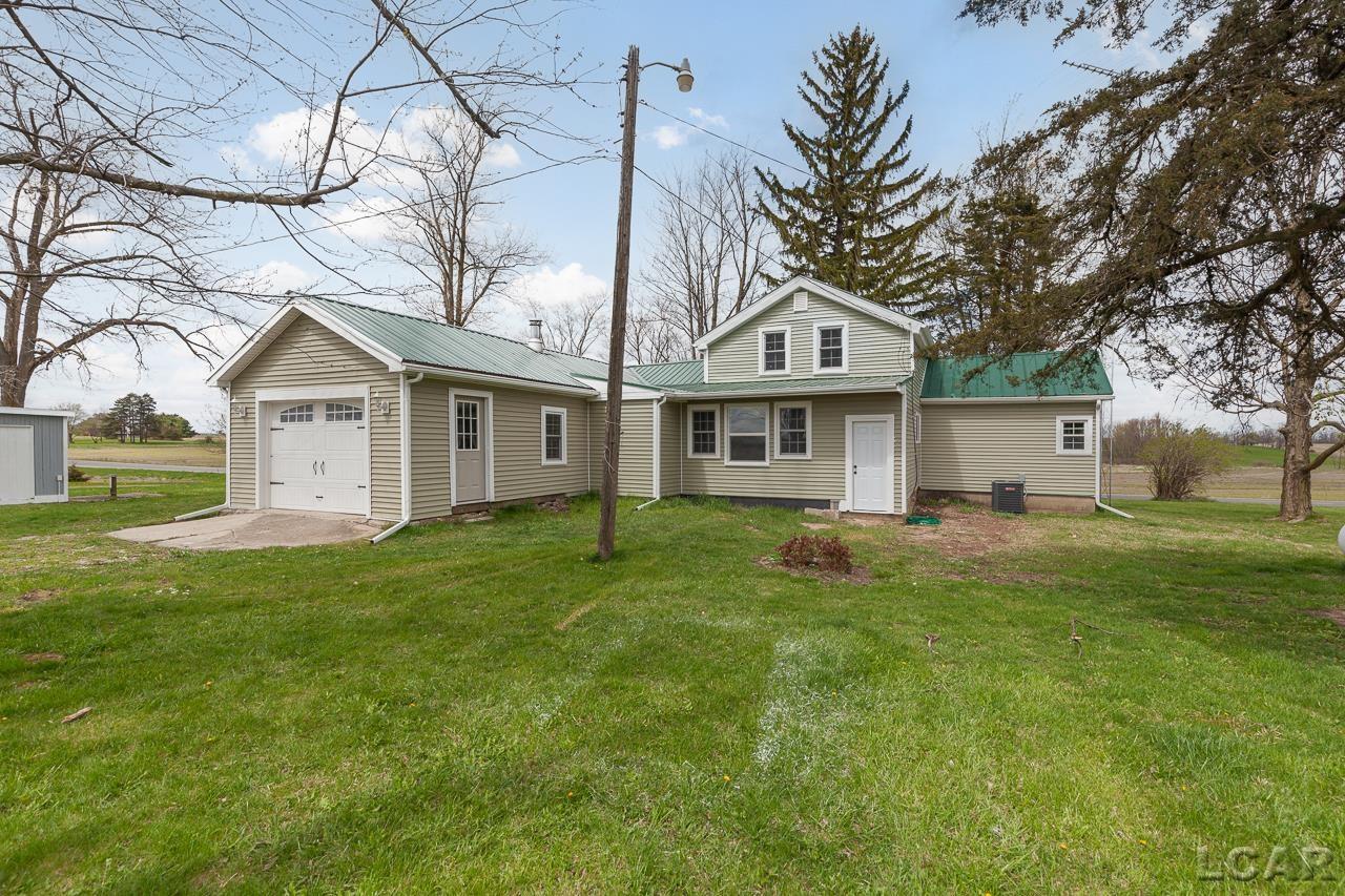 7905 Burton Road Adrian, MI 49221 - Photo 3 of 37 50139516-d0057d82-e02e-4c55-b60c-1f0147de0086.JPG