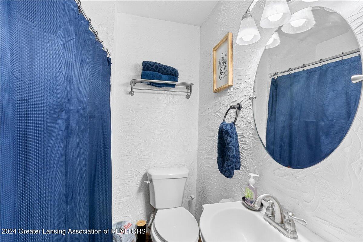 733 Bretton Road Lansing, MI 48917 - Photo 15 of 39 19-Media Jett - 27
