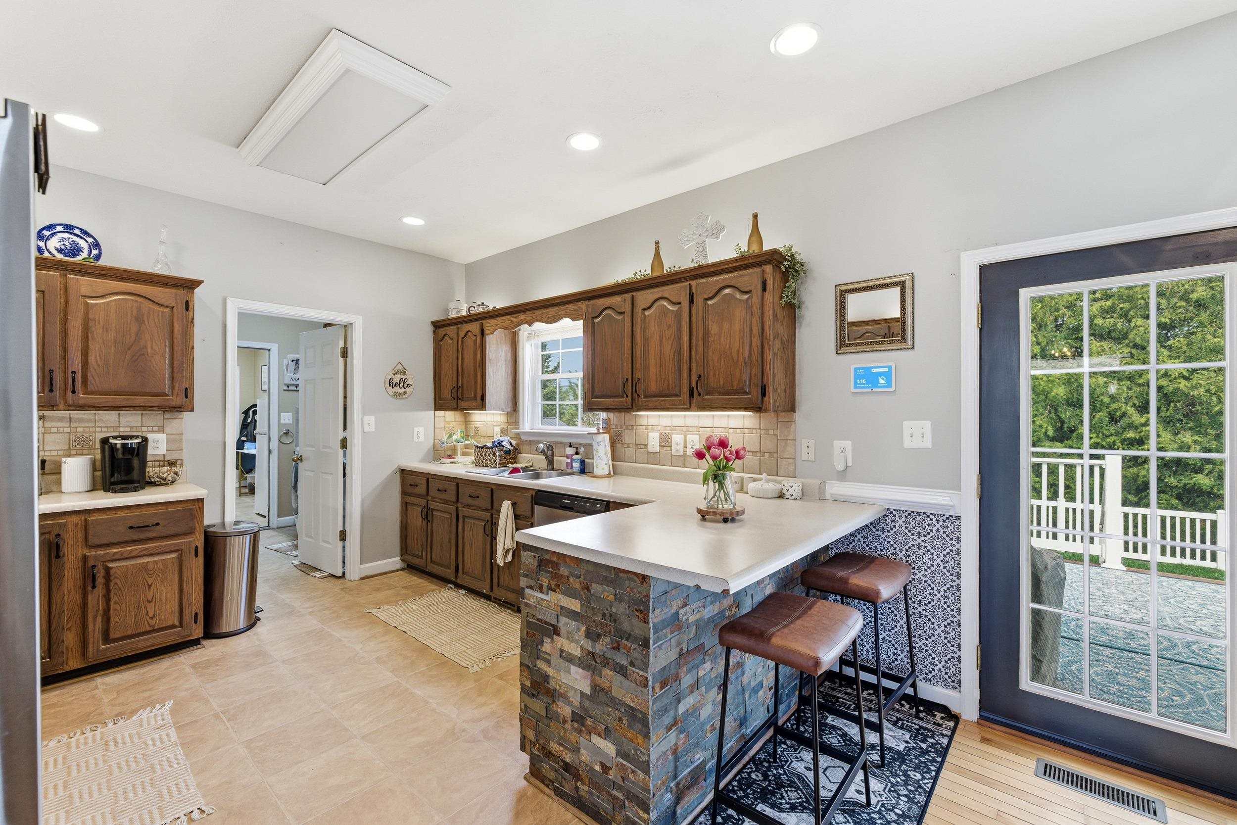 154 Wanda Street Stanley, VA 22851 - Photo 4 of 60