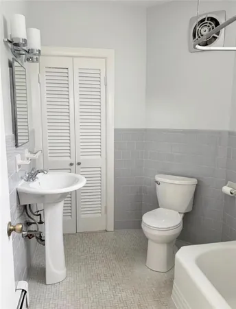 $1,900 | 140 Humboldt Avenue, Unit 8, Providence, RI 02906