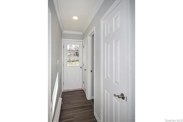 $2,205 | 184 Hallock Road, Unit 6B1, Lake Grove, NY 11755