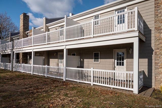 184 Hallock Road, Unit 6B1 Lake Grove, NY 11755 - Photo 8 of 8 a front view of a house with a porch