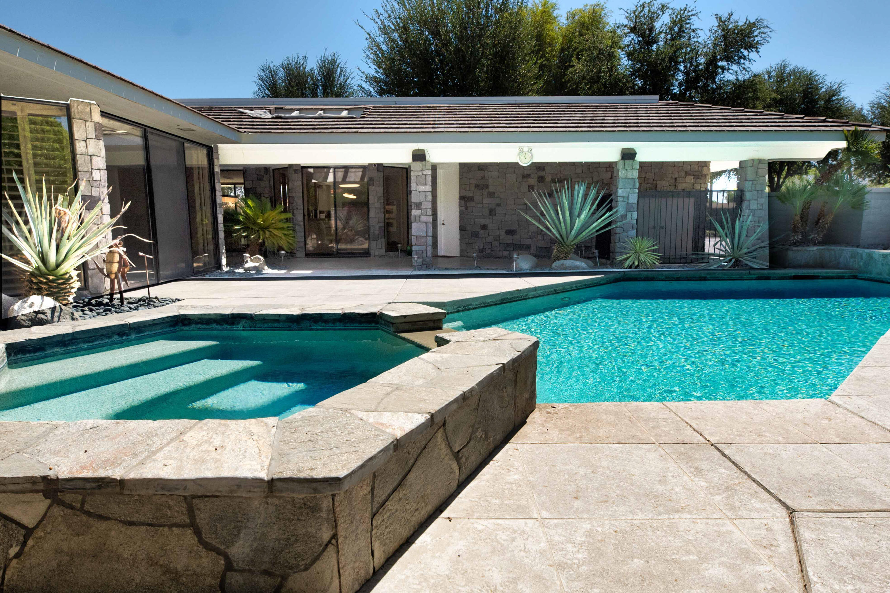 1 Surrey Court Rancho Mirage, CA 92270 - Photo 3 of 42 '
