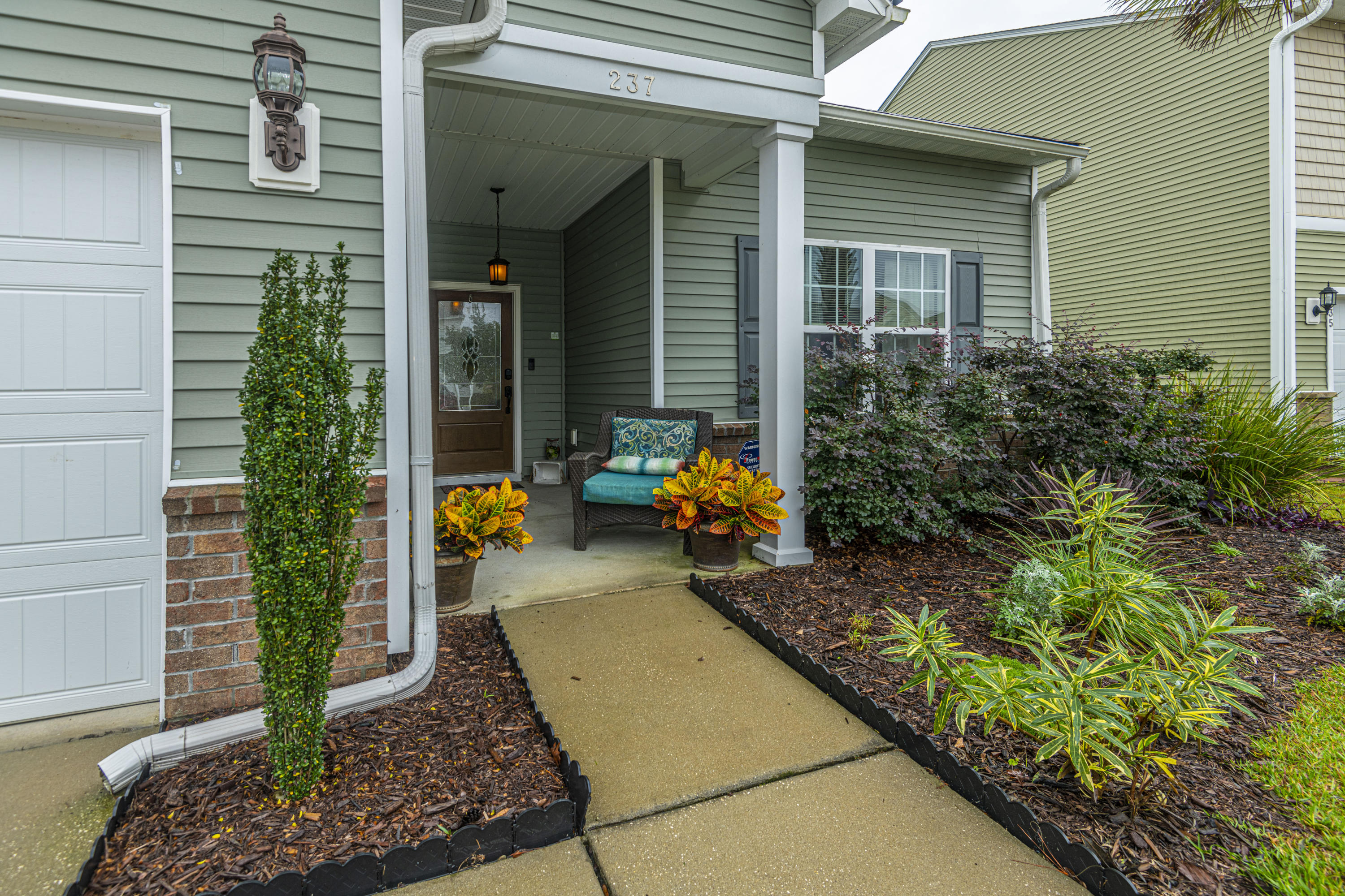 237 Decatur Drive Summerville, SC 29486 - Photo 2 of 28 DSC_5410