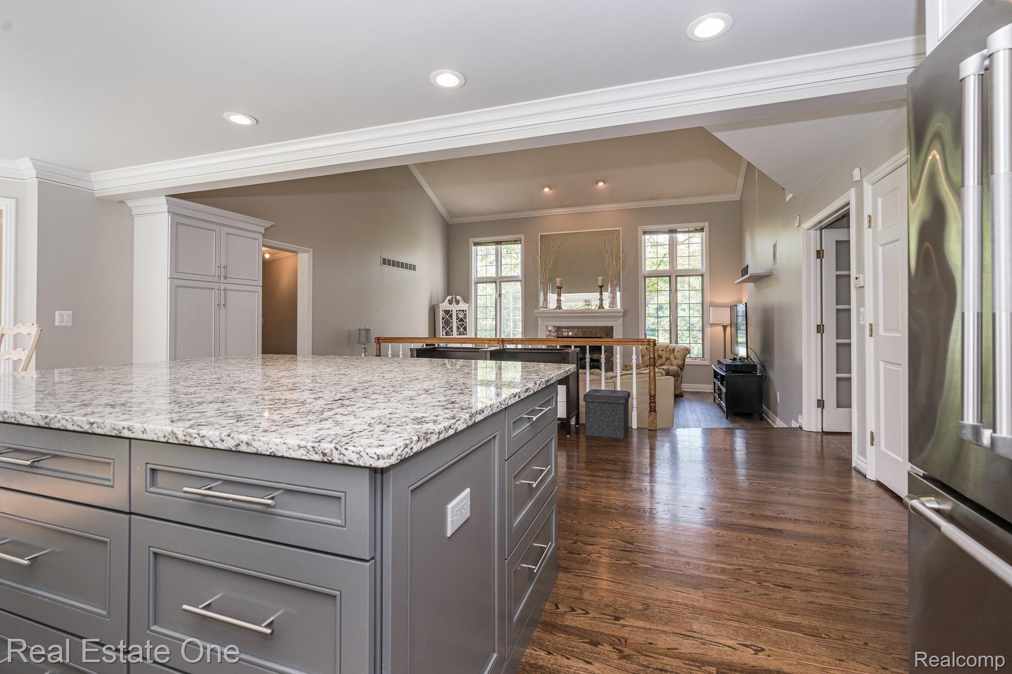 1340 New Love Lane Rochester, MI 48309 - Photo 18 of 33 Kitchen view to Great Room
