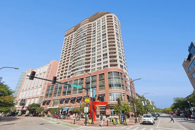 $430,000 | 807 Davis Street, Unit 810, Evanston, IL 60201