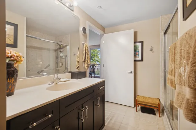 $430,000 | 807 Davis Street, Unit 810, Evanston, IL 60201