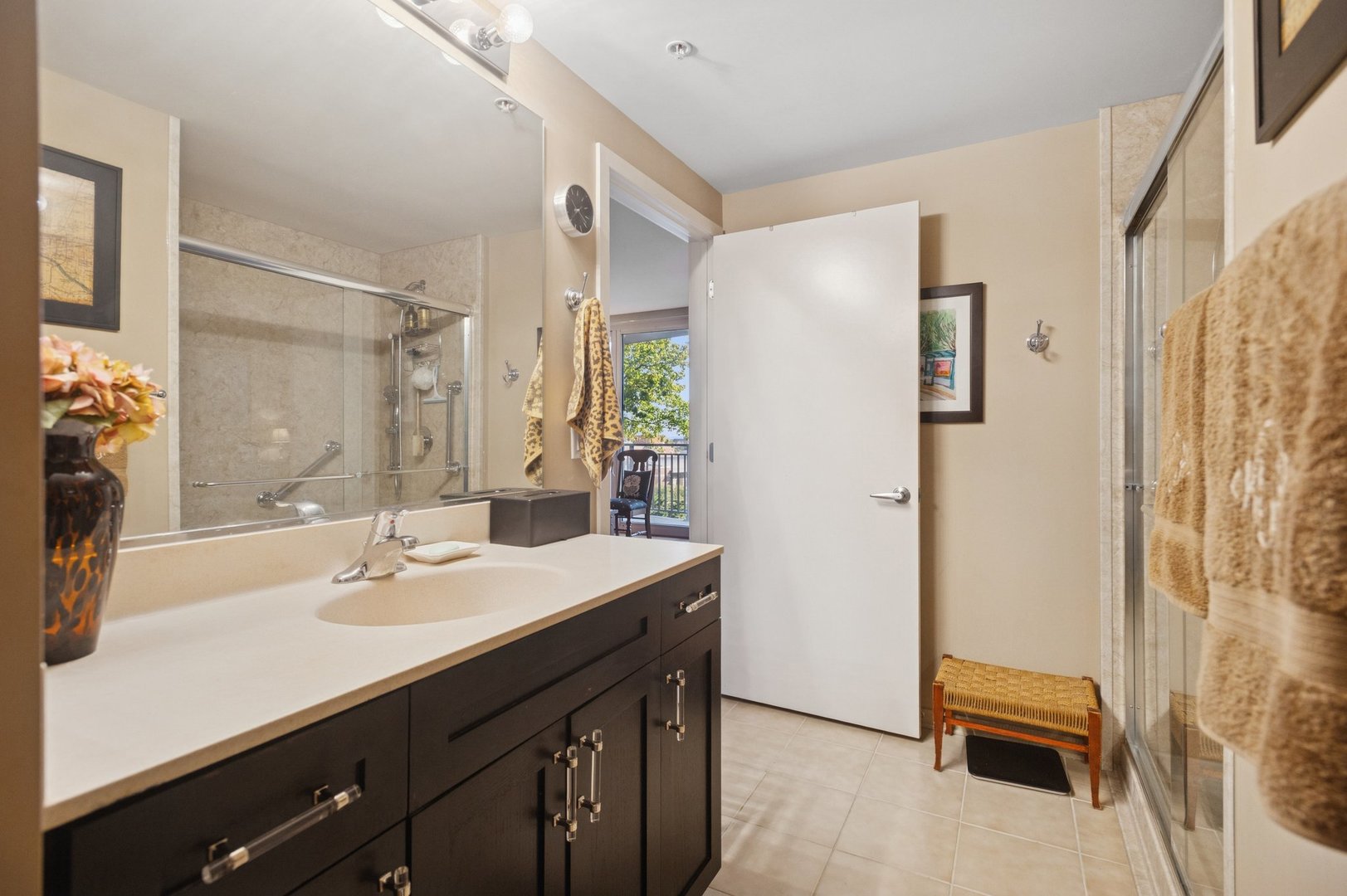 807 Davis Street, Unit 810 Evanston, IL 60201 - Photo 11 of 20