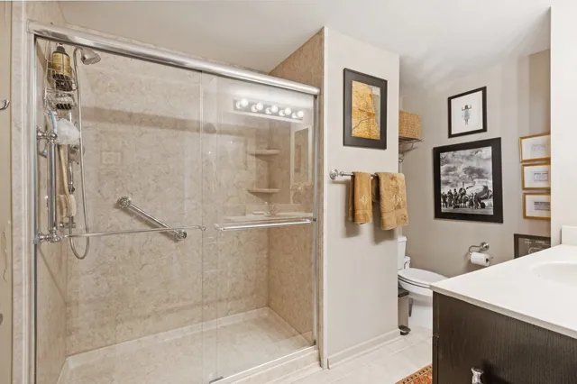 $430,000 | 807 Davis Street, Unit 810, Evanston, IL 60201