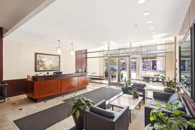 $430,000 | 807 Davis Street, Unit 810, Evanston, IL 60201