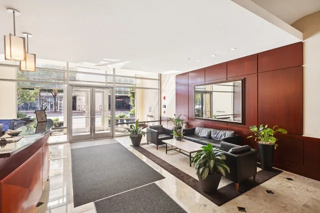 $430,000 | 807 Davis Street, Unit 810, Evanston, IL 60201