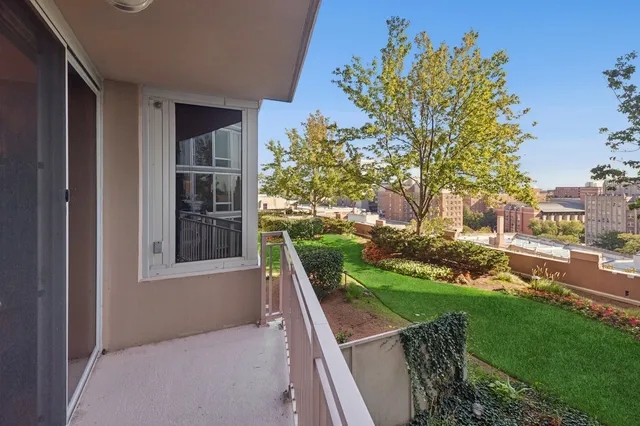 $430,000 | 807 Davis Street, Unit 810, Evanston, IL 60201