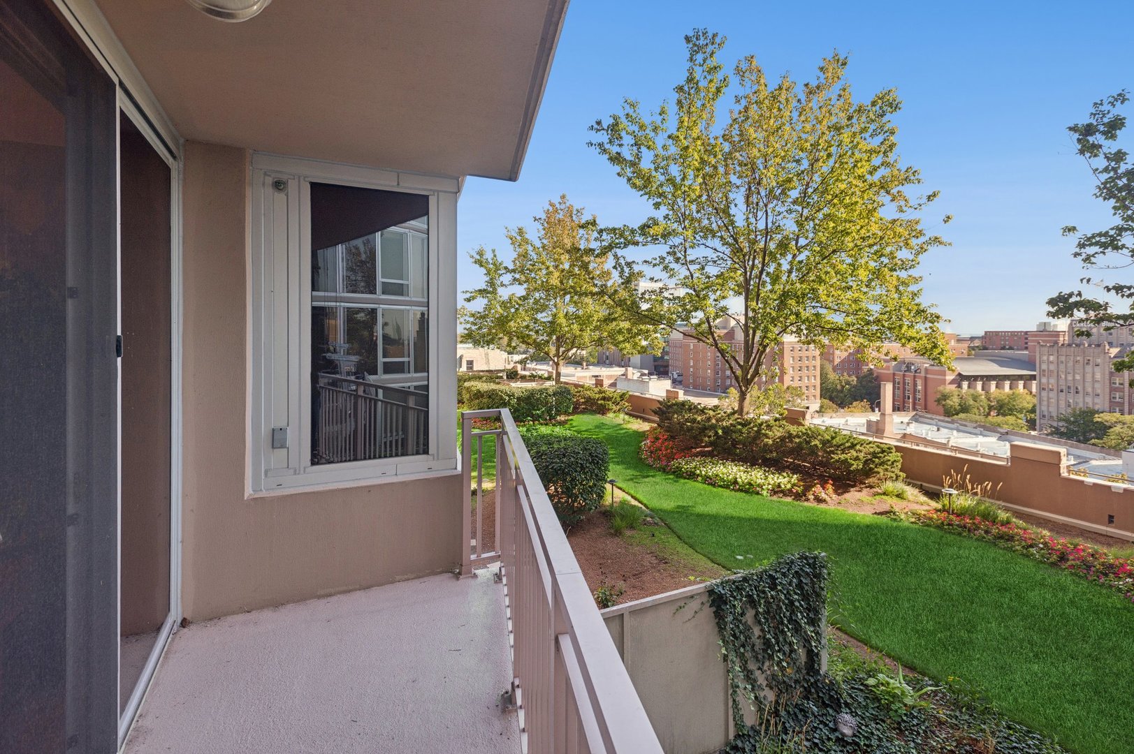 807 Davis Street, Unit 810 Evanston, IL 60201 - Photo 4 of 20