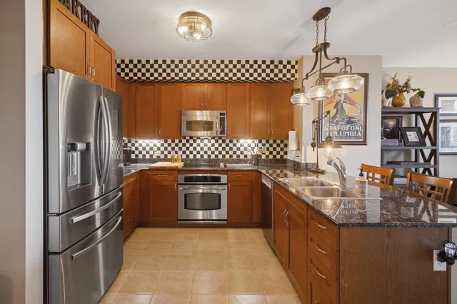 $430,000 | 807 Davis Street, Unit 810, Evanston, IL 60201