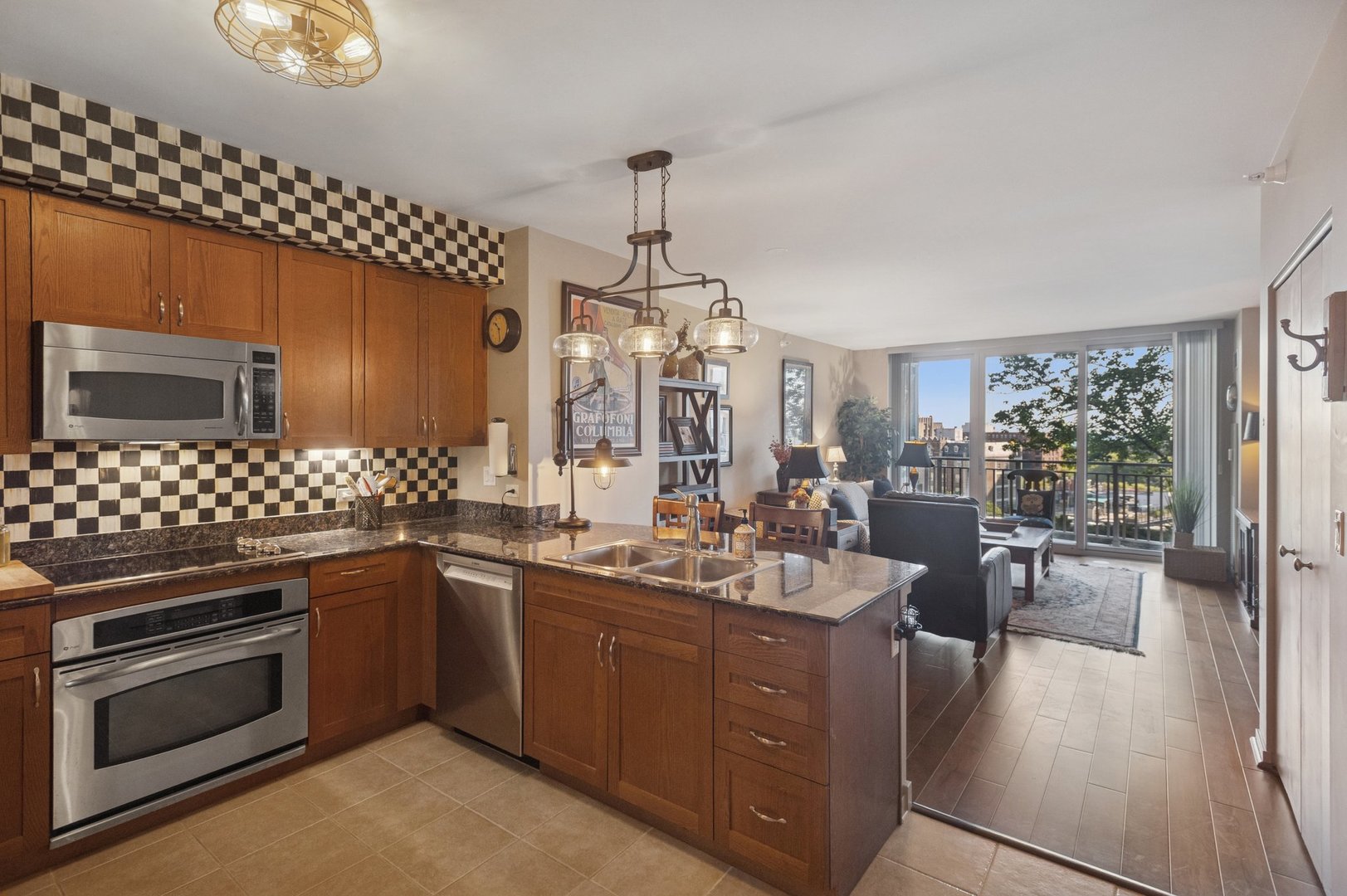 807 Davis Street, Unit 810 Evanston, IL 60201 - Photo 8 of 20