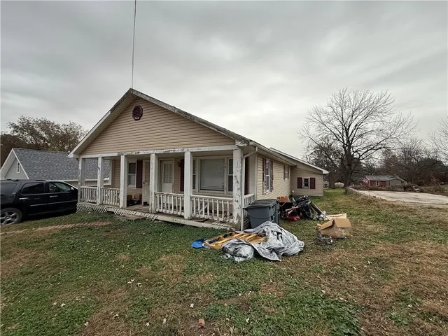 $130,000 | 114-116 West Pine Street, Waverly, MO 64096