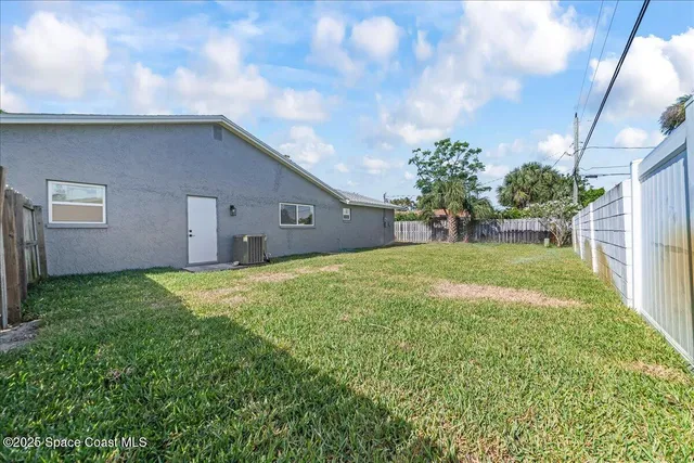 a view of an house with backyard space and garden