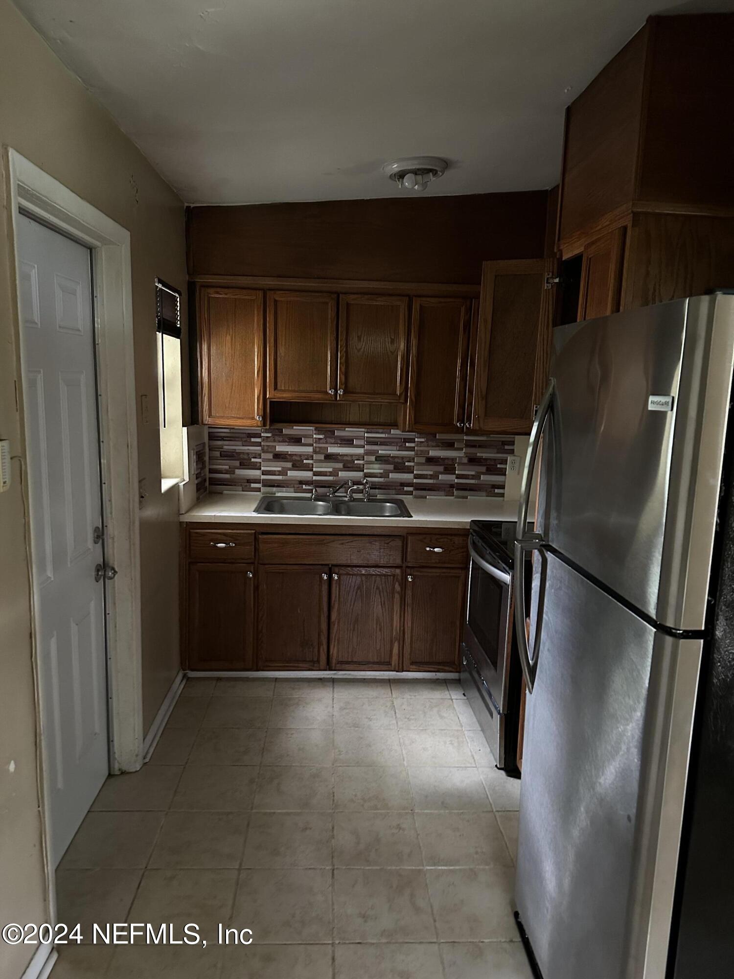 2724 Begonia Road Jacksonville, FL 32209 - Photo 5 of 14 IMG_6147