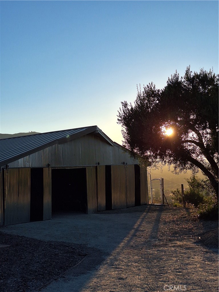 31312 Indian Oak Road Acton, CA 93510 - Photo 37 of 48 Barn at Sunset