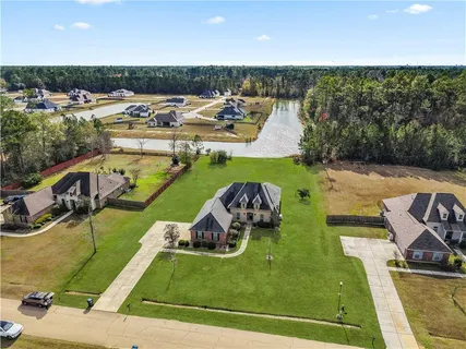 $534,900 | 402 Long Lake Drive, Covington, LA 70435