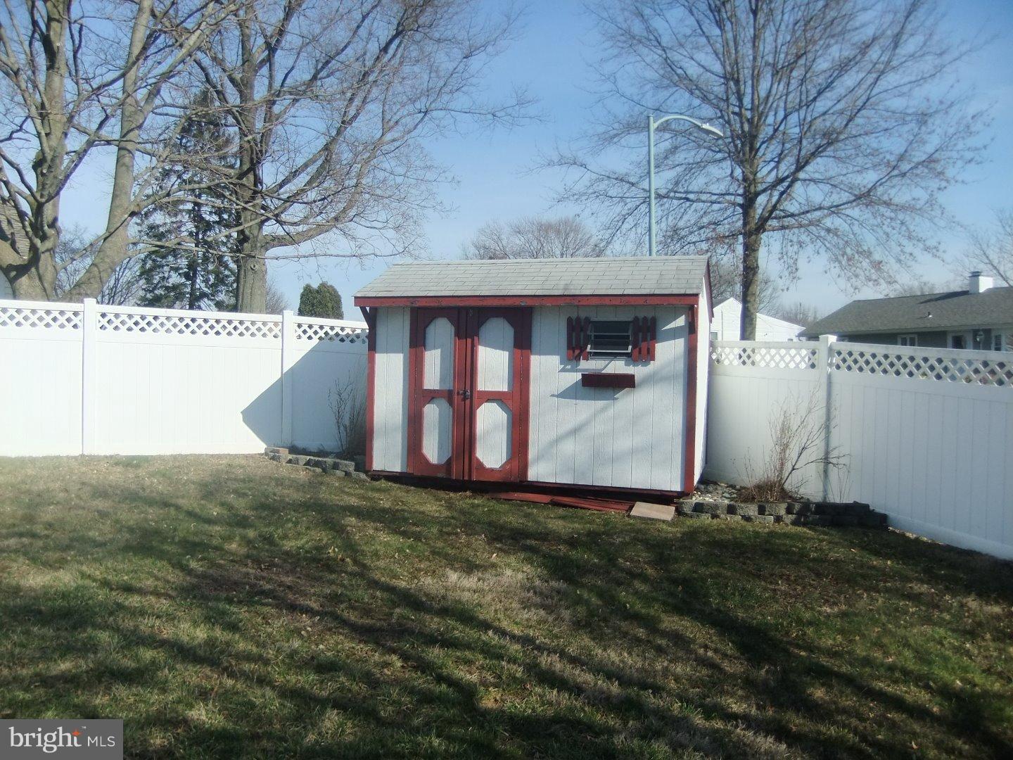 251 Yorkshire Road Fairless Hills, PA 19030 - Photo 10 of 25 Gallery Image 10