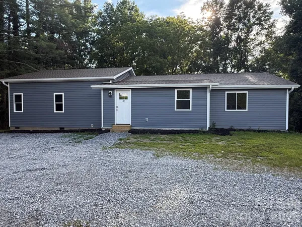$450,000 | 323 Stepp Avenue, Hendersonville, NC 28739