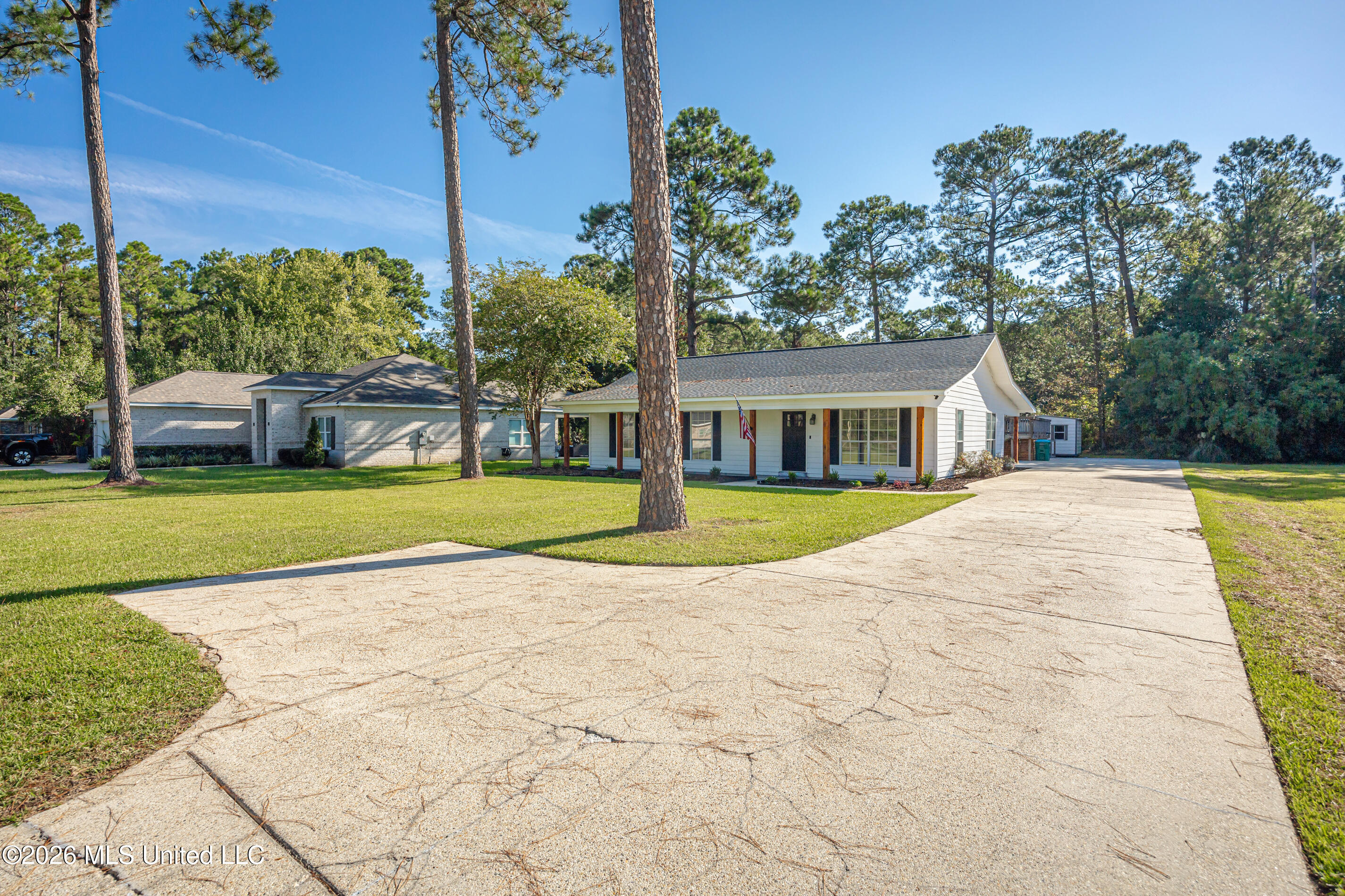 8208 Martin Bluff Road Gautier, MS 39553 - Photo 2 of 38 IMG_0830