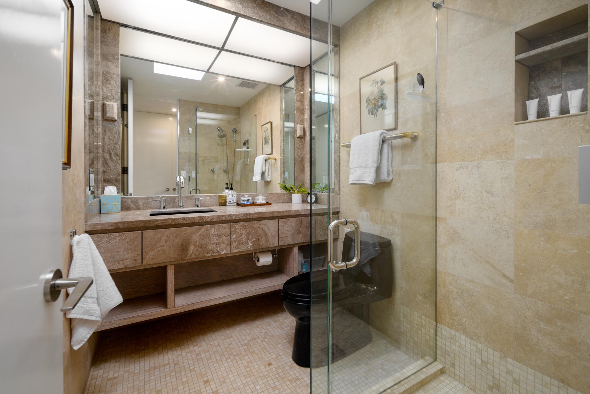 1524 East Valley Road Montecito, CA 93108 - Photo 11 of 20 Bathroom #2