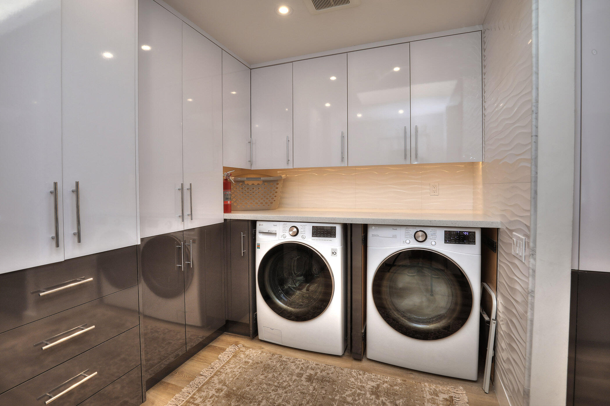 1524 East Valley Road Montecito, CA 93108 - Photo 16 of 20 Laundry area