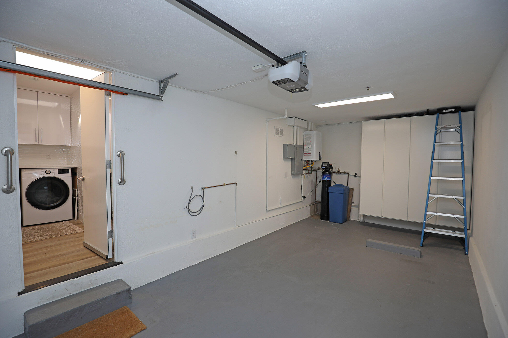 1524 East Valley Road Montecito, CA 93108 - Photo 17 of 20 1 car garage