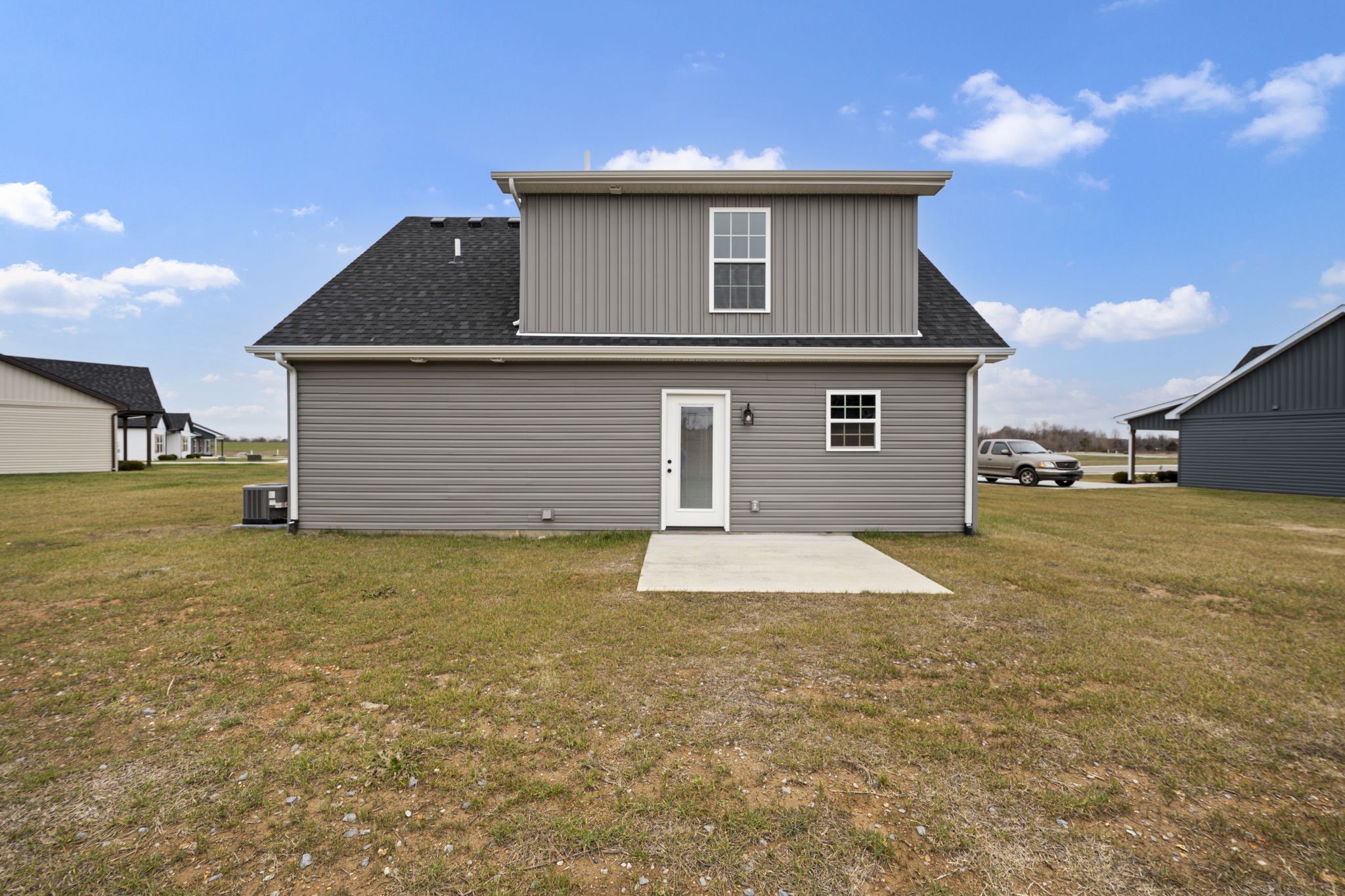 1105 Brook Court Franklin, KY 42134 - Photo 26 of 27 a front view of a house with a yard