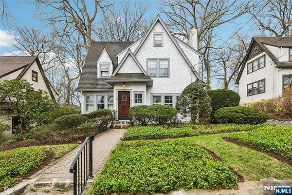 $899,000 | 476 Alpine Terrace, Ridgewood, NJ 07450