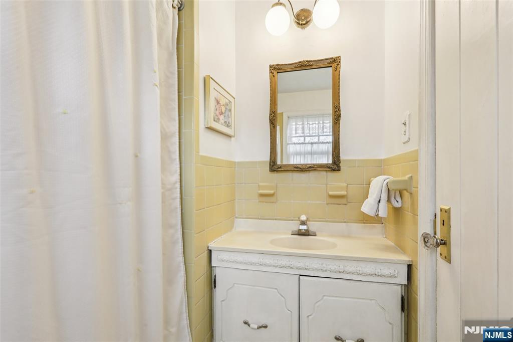 476 Alpine Terrace Ridgewood, NJ 07450 - Photo 13 of 23