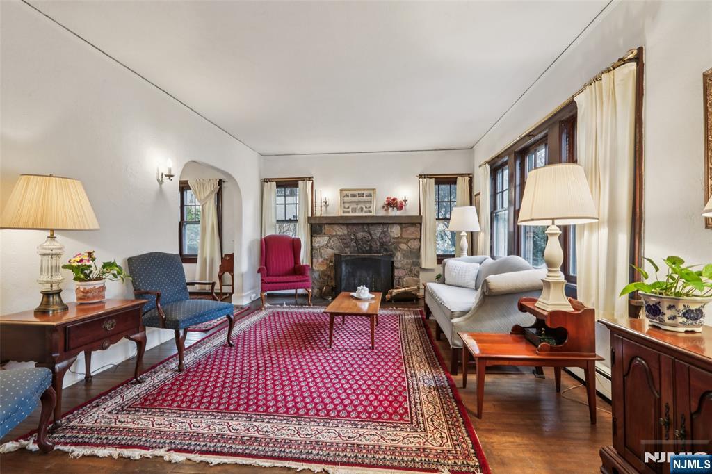 476 Alpine Terrace Ridgewood, NJ 07450 - Photo 3 of 23