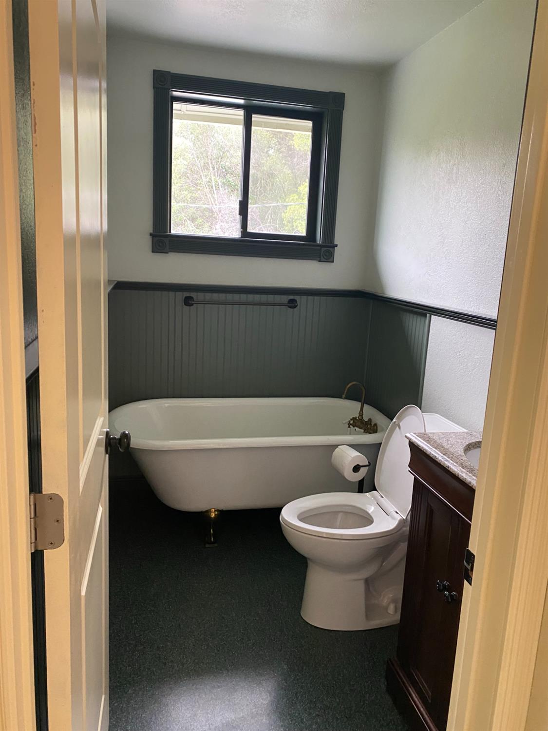 5021 Banbury Cross Road Shingle Springs, CA 95682 - Photo 69 of 92 Upstairs bathroom.