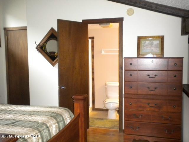 Unit # 123 Unit Tannersville, PA 18372 - Photo 11 of 17 Loft bath