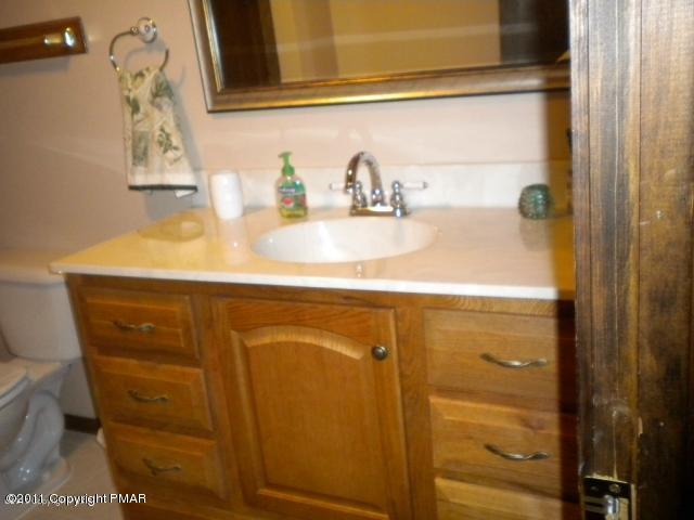 Unit # 123 Unit Tannersville, PA 18372 - Photo 17 of 17 Main bath