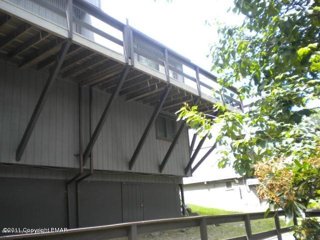 Unit # 123 Unit Tannersville, PA 18372 - Photo 3 of 17 Back