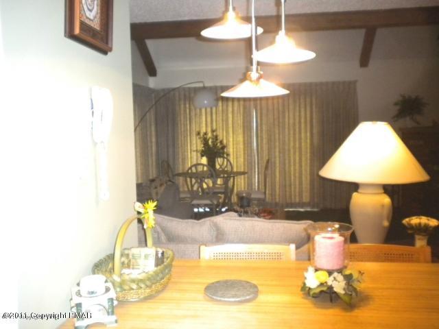 Unit # 123 Unit Tannersville, PA 18372 - Photo 7 of 17 Living room
